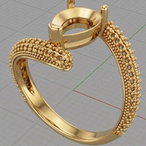 Puede incluir: Un anillo de oro con un diseño único. El anillo presenta un engaste central y una banda adornada con pequeñas cuentas texturizadas. El diseño del anillo es intrincado y detallado, mostrando un acabado pulido.