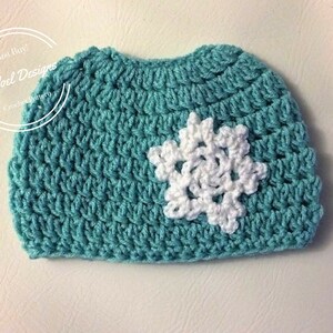 CROCHET PATTERN: Snowflake Bun Hat - Messy Bun Hat Crochet Pattern - Pony Tail Hat - Bun Togue- Womens Beanie Hat Pattern - Child Bun Hat