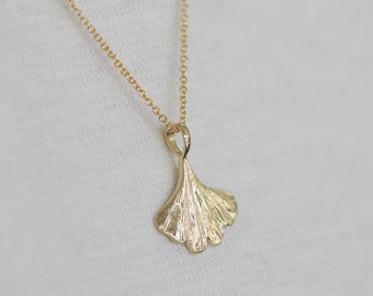 Pendentif Mini Ginkgo- Collier Feuille Nature - Bronze Jaune - Plaqué Or - Chaîne Or Rempli - Fait sur mesure