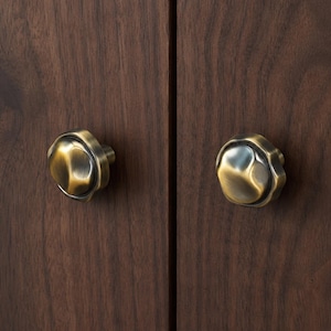 Irregular Wave Metal Cabinet Knobs, Polished Chrome/Antique Brass/Titanium Silver Drawer Pulls