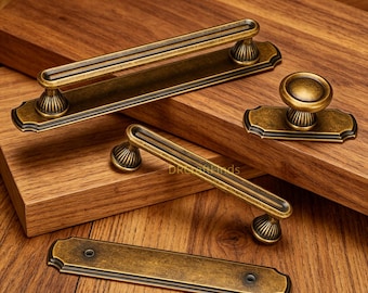 Antiek bronzen kastgrepen met achterplaat, vintage keukenkast lades