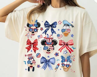 Coquette Bow Mickey Minnie 4 juli comfort kleuren shirt, patriottische Disney familie bijpassende T-shirt, rood wit blauw Disneyland vakantie outfit