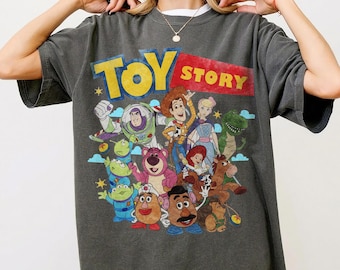Camiseta retro de Toy Story de Comfort Colors, camiseta de Woody, Buzz Lightyear y Rex, Disney Pixar Fest, viaje familiar a Disneyland WDW, hasta el infinito