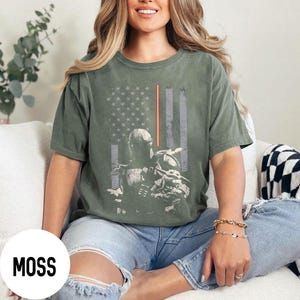 Retro Lightsaber America Flag Men's Disney Shirt, Mandalorian Dad, Galaxy's Edge Shirt, 250th Anniversary USA, Father's Day Gift image 4