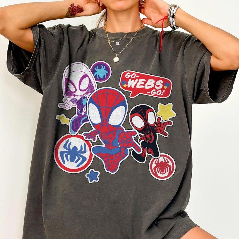 Puede incluir: Un letrero de madera r&uacute;stico con el texto "Welcome to our home" en un estilo manuscrito. El letrero presenta un acabado envejecido y un dise&ntilde;o simple y acogedor, ideal para un porche o entrada.