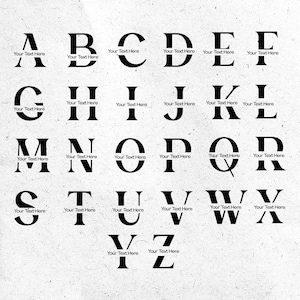 Może przedstawiać: Czarne litery alfabetu od A do Z z szeryfami, każda z miejscem na tekst poniżej. Tekst pod każdą literą brzmi "Your Text Here". Litery są wyświetlane na teksturowanym, kremowym tle.