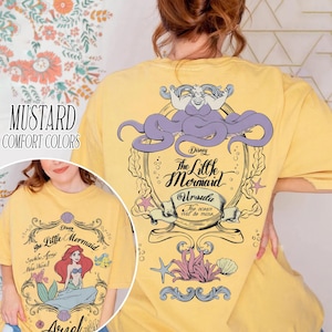 Może przedstawiać: Rustykalny drewniany szyld z napisem "Welcome to our home" w białych literach. Szyld ma postarzaną powierzchnię i prosty, zapraszający design, idealny do dekoracji wejścia.