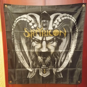 Bandera del Satiricón