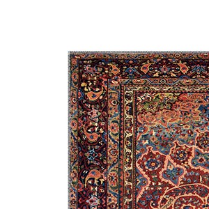 K&ouml;nnte beinhalten: Nahaufnahme eines Abschnitts eines kunstvollen, antiken Teppichs. Der Teppich weist ein komplexes Muster mit einer Farbpalette aus Dunkelrot, Marineblau und Gold auf. Aufwendige Blumen- und geometrische Designs sind sichtbar, wodurch ein reichhaltiges, strukturiertes Aussehen entsteht.