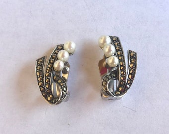 Mid Century Boucles d’oreilles en argent Clip sur Marcassites Fausses perles Petites comme tout nouveau Livraison gratuite pour elle