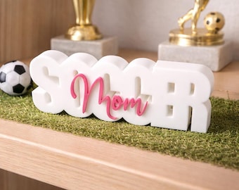 Soccer Mom Schriftzug 3D Druck – Personalisierbare Fußball Deko – Geschenk Fußball Mama – PLA Dekoschild Fußball – Farbwahl & Größen 15–24cm