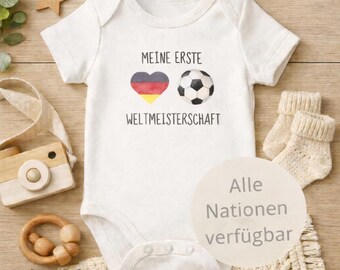 Baby Body Meine erste Weltmeisterschaft | personalisiert mit Flagge | Fußball Babybody | WM Baby Outfit | Geschenk zur Geburt |alle Nationen