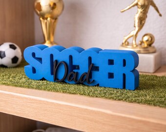 Soccer Dad Schriftzug 3D Druck – Personalisierbare Fußball Deko – Geschenk Fußball Papa – PLA Dekoschild Fußball – Farbwahl & Größen 15–24cm