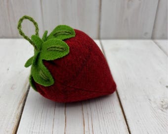 Alfiletero - Fresa - Lana afieltrada roja - PEQUEÑO