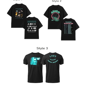 Peut inclure: Trois styles de t-shirts noirs à manches courtes avec des graphismes Phoebe Bridgers Lost Weekend. Le style 1 montre des images spatiales et des logos de tournée. Le style 2 affiche un graphique circulaire et des dates. Le style 3 présente un portrait bleu.