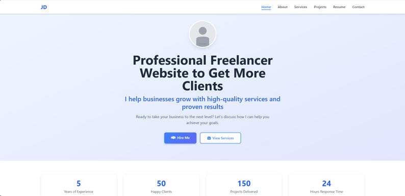 Pu&ograve; includere: Design del sito web con sfondo blu sfumato. Il testo recita "Freelance Professionista Sito Web per Ottenere Pi&ugrave; Clienti". Sotto, si legge "Aiuto le aziende a crescere con servizi di alta qualit&agrave; e risultati comprovati."