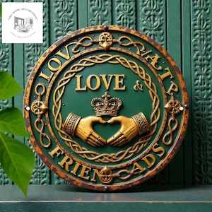 May include: A circular green and gold wall plaque with the words "LOVE & FRIENDSHIP". The plaque features a Claddagh design with a crown, hands, and heart. The plaque is made of a durable material and is suitable for indoor or outdoor use. The plaque measures approximately 25 cm in diameter.