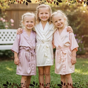 childrens satin dressing gown Sara's Girls White Satin Robe S / White / Flower Girl