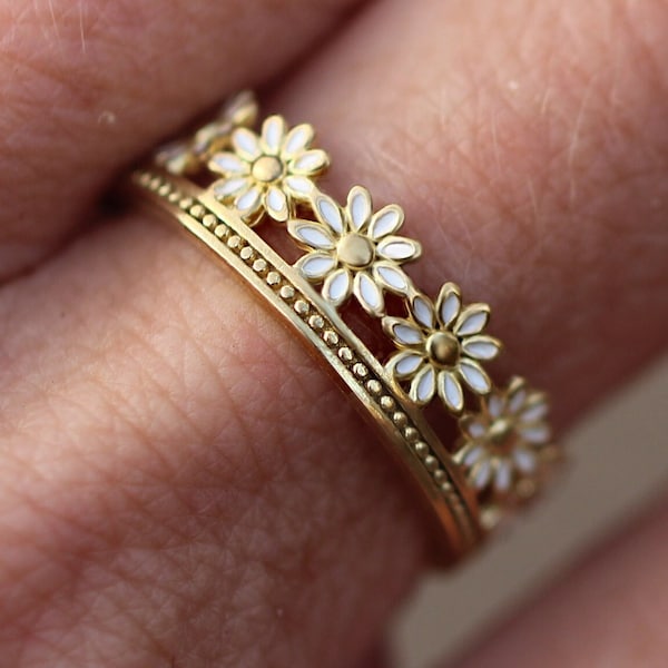 Daisy Ring. Goud over sterling en wit email. Sierlijke verstelbare bloemenring. Stapelbaar. Beste cadeaus voor haar. Unieke sieraden.