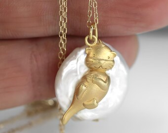 Dainty otter keshi pearl necklace. 18k gold over sterling silver. Unique nature inspired freshwater pearl necklace for women.