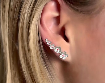 Novedad: Trepadores de orejas CEREZO EN FLOR. Sólo se necesita 1 orificio para la oreja. Plata de primera ley y esmalte rosa. Impermeable. Pendientes de flores únicos para ella.