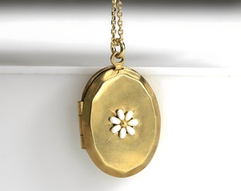 Daisy photo locket necklace. Silver daisy on vintage pendant. Gold plated sterling necklace. Dainty gift for her.