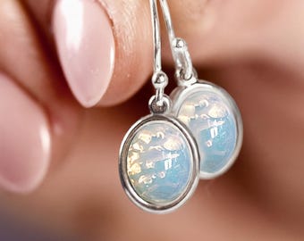 Ohrringe mit seltenen vintage Opal Steinen. 925 Sterling oder Silber vergoldet.