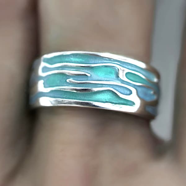 Anillo oceánico. Anillo de Plata de Ley con ondas de turquesa verde incrustadas. Esmaltado. Idea única de regalo navideño hecha a mano. Inspirada en la naturaleza.