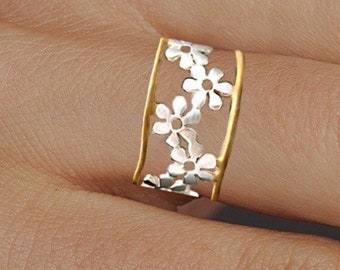 Romantic floral ring. 925 Sterling Silver with gold rim. Adjustable. Flower ring for her.