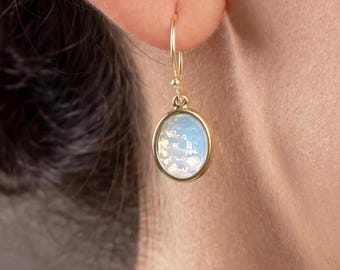 Ohrringe mit seltenen vintage Opal Steinen. Sterling Silber vergoldete Ohrhaken.