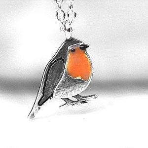 Collana delicata con uccello Robin. Argento 925 e smalto arancione. Regalo ispirato alla natura per lei. immagine 2