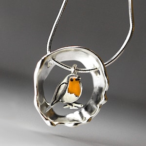 Nieuw: Red Robin vogelketting. Sterling zilver en emaille. De natuur geïnspireerde unieke ketting voor haar. afbeelding 4