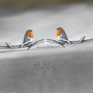 Robin Bird ear climbers. Sterling Silver and orange enamel. Just 1 ear hole needed. imagen 3