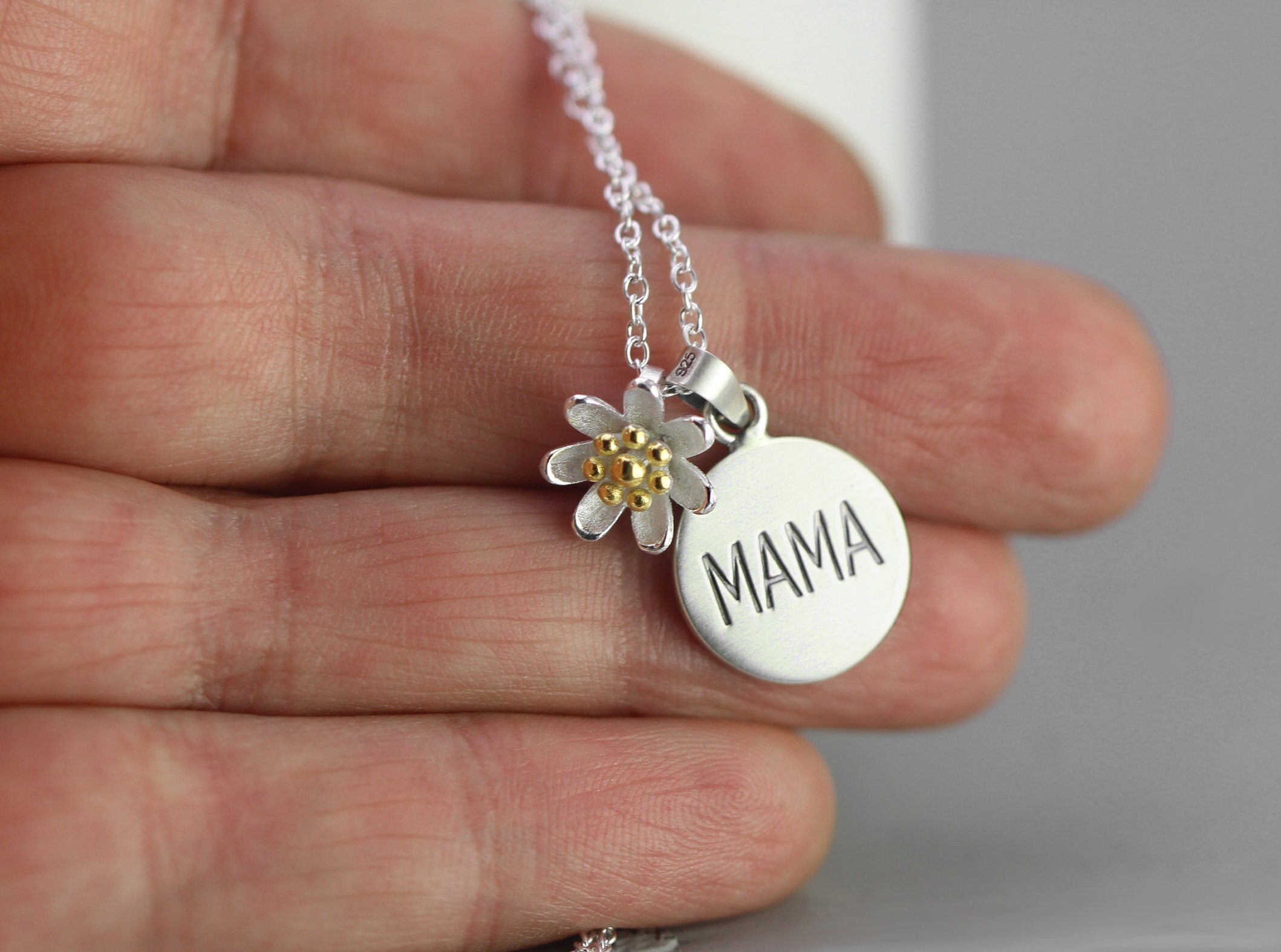 MUM. Sterling Silver Engraved Pendant 