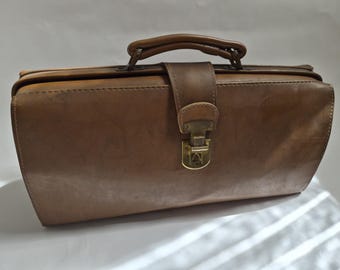 Vintage Leather Doctor’s Bag – Brown Leather Gladstone Style Case