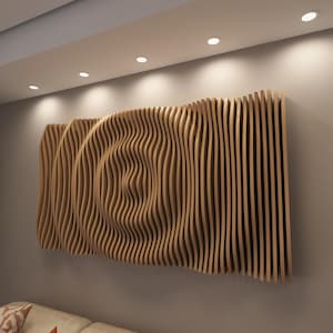 Puede incluir: Una gran pieza de arte mural de madera con un diseño ondulado. La obra de arte está hecha de listones de madera verticales, creando un efecto texturizado y tridimensional. El color natural de la madera añade calidez. La pieza está montada en una pared de color neutro.