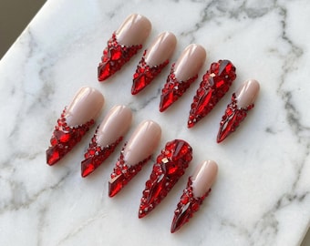 Unhas postiças amêndoa com strass feitas à mão | Manicure glamourosa com ponta francesa em formato de caixão