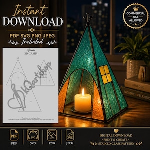 Puede incluir: Un patrón digital para una linterna tipi de vidrieras, que incluye archivos PDF, SVG, PNG y JPEG. El diseño presenta una estructura triangular con paneles de vidrio azul verdoso y naranja, una ventana amarilla y una vela encendida.