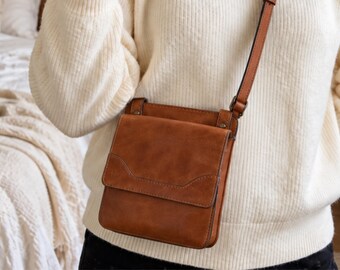 Small Shoulder Purse, Handmade Everyday Satchel, Adjustable Strap Bag, Gift for Her, Personalized Leather Bag