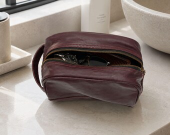 Personalized men's leather toiletry bag custom Name leather dopp kit groomsmen gift unique mens leather accessories anniversary gift for him