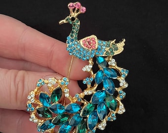 Vintage Peacock Brooch Blue Green Rhinestone Statement Pin 6.5x5 cm Heavy Gold Tone Bird Jewelry Collectible Gift