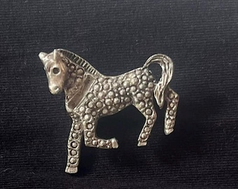 Vintage Czech Horse Brooch – Textured Silver Tone Jablonex Style Equestrian Pin