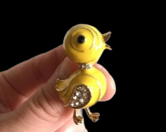 Vintage Yellow Bird Duck Brooch Enamel Gold Tone Rhinestone Chick Pin 4.5 cm Cute Statement Gift Jewelry