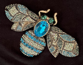 Large Vintage Bee Brooch Blue Rhinestone Statement Pin 10.5x6 cm Baroque Gold Tone Insect Jewelry Collectible Luxury