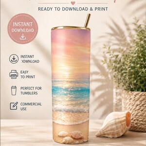 Pu&ograve; includere: Un prodotto digitale per un rivestimento per bicchieri Sunset Beach. Il design mostra un tramonto sull'oceano con una spiaggia sabbiosa e conchiglie alla base. Il testo include DIGITAL PRODUCT, SUNSET BEACH Tumbler Wrap e altro ancora.
