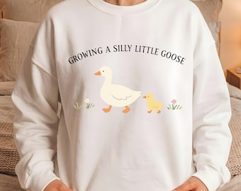 Criando un pequeño ganso tonto SVG PNG / Diseño lindo de mamá ganso / Gráfico divertido de camiseta para padres / Arte animal minimalista / Archivo POD Cricut