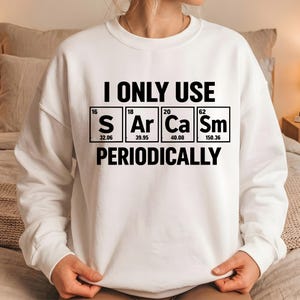 Ich verwende nur Sarkasmus in regelmäßigen Abständen SVG PNG, lustiges Chemie-Shirt-Design, Wissenschaftslehrer-Schnittdatei, Periodensystem-Witz, Cricut-Svg