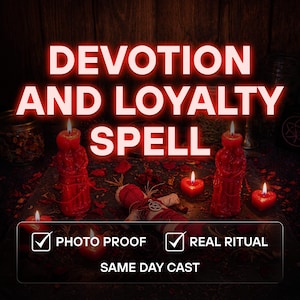 Peut inclure: Deux bougies rouges figuratives, deux petites bougies en forme de cœur et une petite poupée en tissu avec un pendentif pentacle argenté sur une surface sombre. Le texte indique : DEVOTION AND LOYALTY SPELL, PHOTO PROOF, REAL RITUAL, SAME DAY CAST.