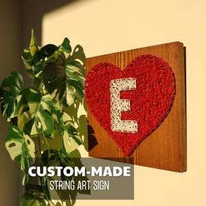 Letrero de arte con letras personalizadas en forma de corazón, decoración de madera con iniciales para el hogar, arte de pared romántico personalizado.