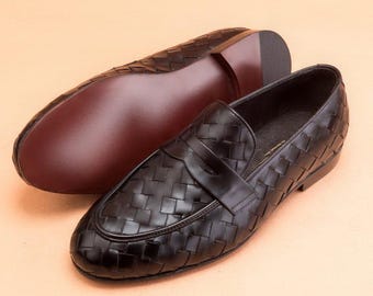 Handgemaakte heren geweven leren loafers, zwart geweven penny loafers, luxe geklede herenschoenen, instappers bruiloft smoking schoenen, aangepast cadeau voor hem